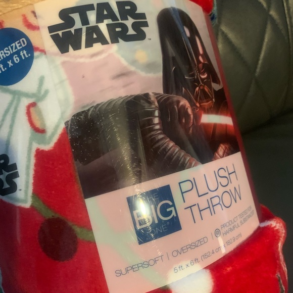 Star Trek Plush Throw - Picture 4 of 6